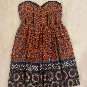 Strapless sweetheart patterned dress